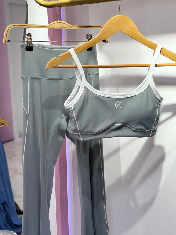 SET DEPORTIVO TOP Y PANTALÓN BOTA ANCHA GRIS (2 PIEZAS)