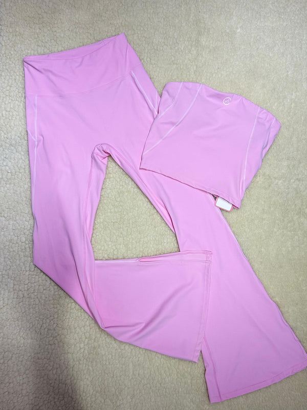 SET DEPORTIVO TOP STRAPLE Y PANTALÓN BOTA ANCHA ROSADO (2 PIEZAS)