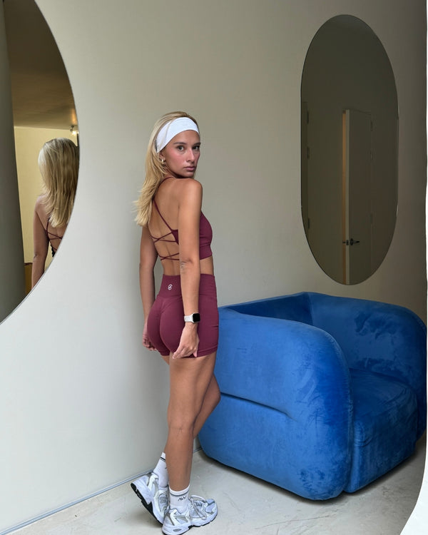 TOP SEAMLESS ESPALDA DESTAPADA VINOTINTO